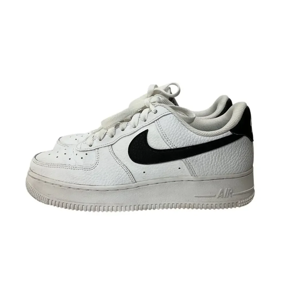 Nike Classic White Air Force 1 07 Sneakers Size 6 Men / 7.5 Women